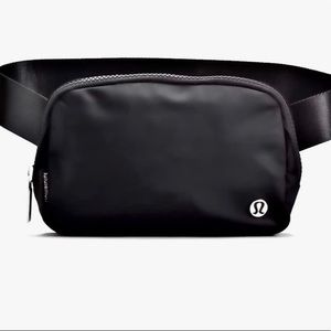 COPY - Lululemon Everywhere Belt Bag